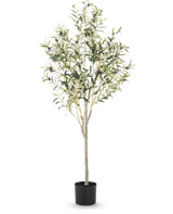 El Olivo Artificial 150 cm tiene ramas esbeltas y hojas verdes con pequeñas aceitunas negras en una sencilla maceta negra, ideal para añadir un ambiente mediterráneo a cualquier estancia.