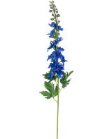 Un solo tallo Flor artificial Delphinium de 79 cm de color azul con flores azules y hojas verdes divididas, sobre un fondo liso blanco.