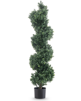 El Boj Artificial Espiral estilo Romano UV 120cm es un topiario artificial con densas hojas en espiral de color verde, en una sencilla maceta negra y sobre un fondo blanco.