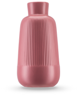 El Jarrón Notes 25 cm rosa viejo tiene un acabado cerámico mate, cuerpo ancho, cuello estrecho y nervaduras verticales en la parte superior. La base redonda lisa y el diseño minimalista lo hacen ideal para presentar flores de seda.