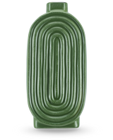 El jarrón Breaths 24 cm verde tiene una forma ovalada y acanalada y una pequeña abertura en la parte superior, ideal como jarrón de cerámica para flores artificiales. Se encuentra erguido sobre un fondo claro.