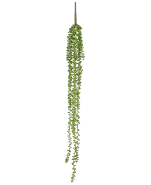 La planta colgante artificial Senecio de 91 cm tiene hebras largas y sinuosas con pequeñas hojas verdes redondas que cuelgan verticalmente sobre un fondo blanco liso.
