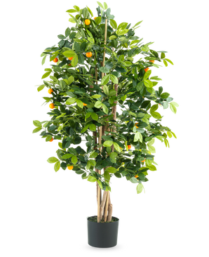 El Naranjo Artificial 120 cm deluxe es un naranjo artificial alto con hojas verdes y pequeños frutos de color naranja en una maceta negra, sobre un fondo blanco liso.