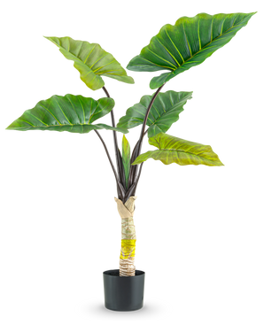 La planta artificial Calocasia de 120 cm tiene hojas verdes grandes y anchas y un tallo central grueso en una maceta alta, sobre un fondo blanco liso.