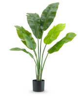 La Planta Artificial Strelitzia Nicolai Deluxe 120 cm es una lujosa planta de interior con hojas grandes y anchas en una sencilla maceta negra, elegante sobre un fondo blanco.