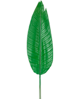 La hoja artificial Strelitzia de 110 cm es una hoja artificial verde grande con una nervadura central prominente y venas laterales visibles, representada sobre un fondo blanco liso.