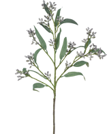 La rama artificial de eucalipto de 78 cm gris tiene una única rama verde con hojas largas y estrechas y manojos de pequeños cogollos grisáceos, representados sobre un fondo blanco.