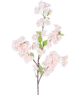 Una única Flor de Cerezo Artificial 100 cm rosa claro tiene racimos de flores de cerezo de color rosa claro con hojas verdes sobre un fondo blanco.