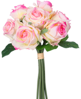 El Ramo de Rosas Artificiales 7 Rosas Real Touch Crema/Rosa 30 cm tiene siete rosas artificiales de color crema y rosa con hojas verdes y tallos largos, atadas con una cinta marrón y representadas sobre un fondo blanco.