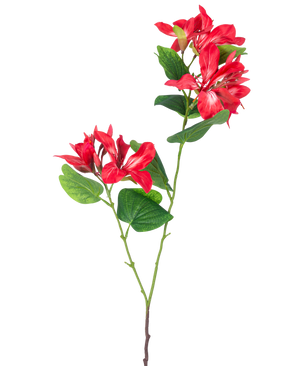 La Flor Artificial Rododendro 85 cm rojo claro es un tallo artificial con hojas verdes y dos ramos de flores de color rojo claro y blanco sobre un fondo blanco.