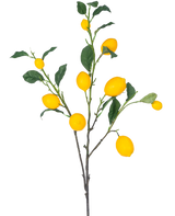 La Rama Artificial Limón 104 cm amarillo tiene una rama con varios limones de color amarillo brillante y hojas verdes sobre un fondo blanco.