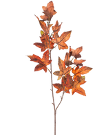 Una Rama de Rama Artificial Hoja de Roble 90 cm rojo tiene varias hojas de roble en tonos rojos que evocan el otoño sobre un fondo liso blanco.