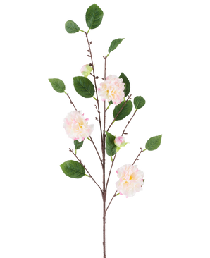 Un solo tallo de flor artificial de camelia japonesa, de 92 cm de largo, con múltiples ramas con hojas verdes y flores suaves, de color rosa claro, parecidas a las camelias, representadas sobre un fondo blanco liso.