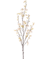 La flor artificial de cerezo en flor color crema de 150 cm tiene una rama alta con varios tallos finos, pequeñas flores blancas de cerezo y hojas verdes dispersas, todo ello sobre un fondo blanco liso.