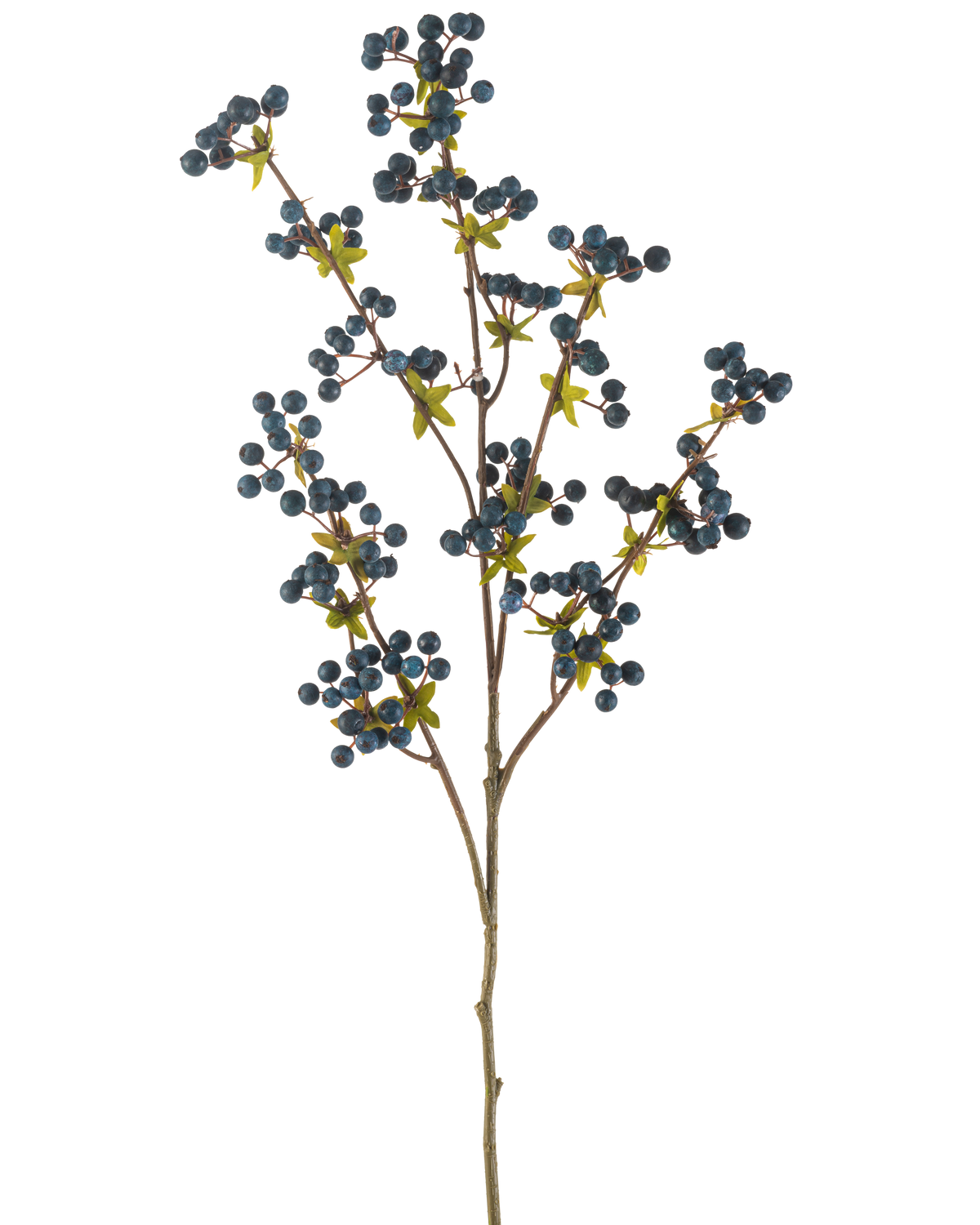 La flor artificial Bayas de 104 cm de color azul oscuro es una única rama delgada con hojas verdes y racimos de pequeñas bayas redondas de color azul oscuro, expuestas sobre un fondo blanco liso.