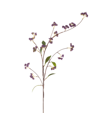 La Flor Artificial Bayas 95 cm violeta tiene un único tallo marrón con múltiples ramas, decorado con racimos de bayas violetas y algunas hojas verdes, perfectamente aisladas sobre un fondo blanco.