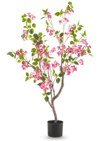 La buganvilla artificial de 120 cm tiene múltiples ramas, hojas verdes y ramos de flores de color rosa vibrante sobre un fondo blanco liso.