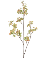 La rama de flor artificial verde de 112 cm tiene un tallo delgado y ramificado con racimos de hojas verdes de color rosa claro y crema, sobre un fondo blanco liso.