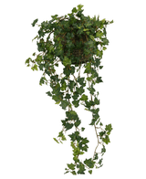 La Hiedra Artificial Deluxe Verde de 90 cm es una cesta colgante con exuberantes enredaderas de hiedra verdes que caen elegantemente en cascada sobre un fondo blanco.