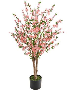La Planta de Cerezo Artificial en Flor de 120 cm rosa tiene múltiples tallos marrones con flores rosas y hojas verdes, en una maceta negra con musgo verde en la base, sobre un fondo blanco.