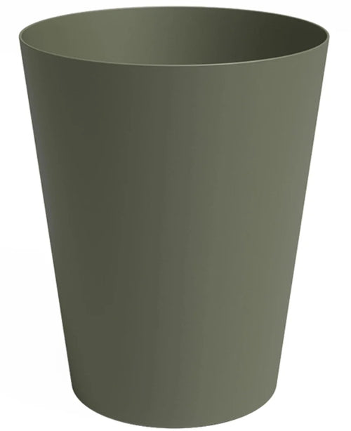 La Jardinera Porto Ø40cm x H50cm es una maceta cilíndrica de color verde oliva con una forma ligeramente cónica y una superficie lisa, que se muestra sobre un fondo blanco.