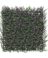 El seto artificial Boj violeta 50x50 cm UV es un panel denso y cuadrado de vegetación artificial con pequeñas flores de color violeta, que crea una exuberante alfombra de jardín vertical perfecta para iluminar un fondo blanco.