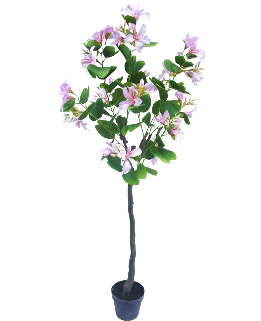La Planta Artificial Judas 150 cm es una planta artificial en maceta con hojas verdes y numerosas flores de color rosa claro sobre un fondo liso blanco.