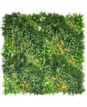 El Seto Artificial Limerence 100x100 cm UV es un panel de jardín vertical cuadrado con un denso follaje verde y pequeñas flores amarillas, con hojas de formas y texturas variadas para una apariencia exuberante y vibrante.