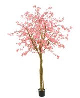 El árbol de cerezo artificial rosa de 240 cm tiene flores rosas, ramas marrones y una maceta negra sobre un fondo blanco liso.