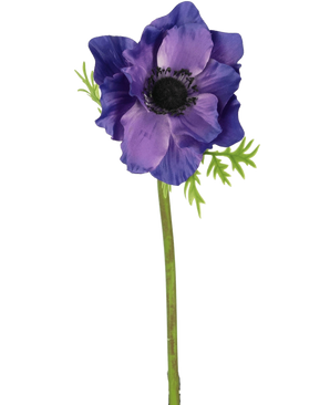 La flor artificial de anémona de 43 cm de color violeta tiene un corazón oscuro, delicadas hojas verdes y un largo tallo verde que contrasta notablemente con el fondo blanco liso.