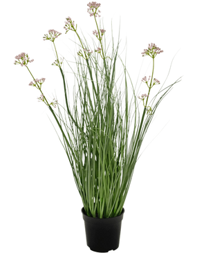 El Bonsái de Hierba Artificial Flor de Puerro Hierba Cebolla ignífuga de 61 cm tiene hojas verdes largas y delgadas y tallos largos con pequeños racimos de flores de color violeta claro, presentados en una maceta sobre un fondo blanco liso.