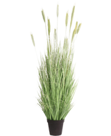 La Planta de Césped Artificial Verde ignífugo de 180 cm tiene hojas verdes largas y delgadas y espigas parecidas al trigo en una maceta negra, ideal para una decoración interior elegante y mayor seguridad.