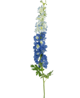 La Flor Artificial Delphinium 105 cm azul tiene un único tallo largo con flores de color blanco azulado y hojas verdes, sobre un fondo blanco liso.