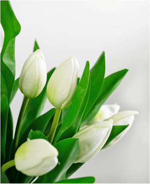 Ramo artificial de tulipanes en jarrón blanco 45 cm