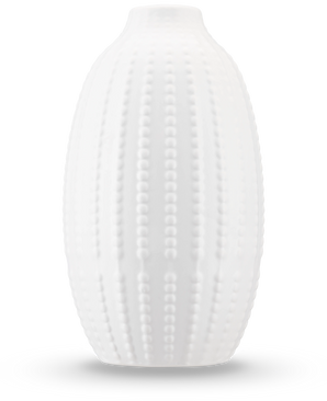 De Vaas Little Flora 21 cm in gebroken wit is een matte keramiek vaas met een verhoogd, op zee-egels geïnspireerd stippelpatroon - ideaal voor kunstbloemen - tegen een effen witte achtergrond.