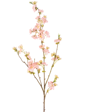 La Flor Artificial de Cerezo en Flor 94 cm rosa claro tiene una sola rama con múltiples retoños, decorada con ramos de delicadas flores de cerezo de color rosa claro y capullos verdes, sobre un fondo liso blanco.