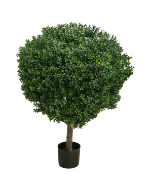 El Boj Artificial sobre tallo estilo romano UV, de 95 cm de altura, tiene un follaje topiario denso y redondo de color verde y un único tallo marrón, perfecto para interior o exterior. Sobre un fondo blanco.