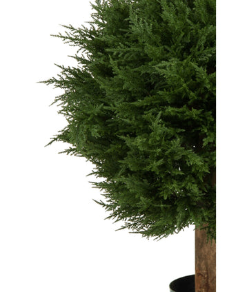 Un primer plano de la Planta Artificial Conifer Deluxe UV 80 cm, una planta artificial de hoja perenne en maceta con hojas densas de color verde oscuro y un tronco marrón, sobre un fondo blanco.