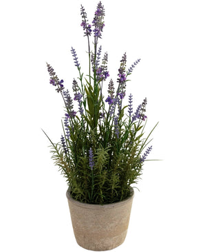 La lavanda artificial de 51 cm en maceta decorativa tiene largos tallos verdes y pequeñas flores violetas en una maceta de color claro y sobre un fondo blanco.