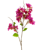 La flor artificial buganvilla de 90 cm violeta tiene flores vibrantes de color violeta magenta y hojas verdes sobre delgados tallos marrones, sobre un fondo blanco liso.