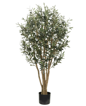 El olivo artificial UV 120 cm tiene troncos esbeltos de color marrón claro y densas hojas verdes, es resistente a los rayos UV para una belleza exterior duradera y se presenta en una sencilla maceta negra, ideal como planta artificial al aire libre sobre cualquier fondo.
