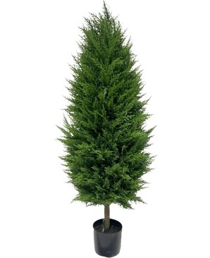 La Planta Artificial Conifer deluxe UV 120 cm tiene hojas densas y de color verde brillante y se mantiene erguida en un recipiente de plástico negro, perfecto para cualquier jardín de plantas artificiales. Incluye protección UV para una belleza duradera sobre un fondo blanco liso.