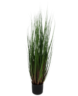 La Planta de Césped Artificial Cebolla 90 cm ignífuga es una hierba ornamental en maceta con hojas largas y finas de color verde que se tiñen de rojo violeta en la base, sobre un fondo liso y blanco.