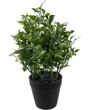 La planta artificial Uva de 25 cm es una planta artificial verde exuberante con hojas densas y puntiagudas en una maceta negra sobre un fondo blanco liso.