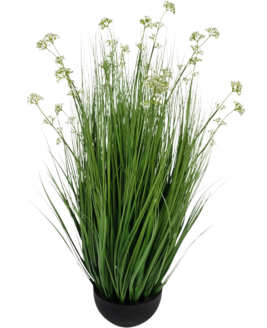 La maceta de césped artificial con flor de puerro y cebolla de 100 cm retardante de fuego es una planta de césped artificial en una maceta con hojas largas y delgadas y pequeños racimos de flores blancas en una maceta redonda negra, representada sobre un fondo blanco liso.