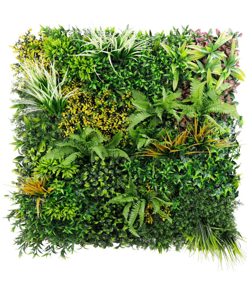 El seto artificial Sherry 100x100 cm UV es un vibrante panel de jardín vertical que presenta una variedad de exuberantes plantas verdes con follaje texturizado en tonos verdes, amarillos y rojos, todo sobre un fondo blanco nítido.