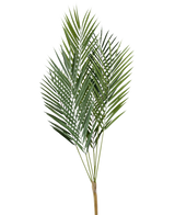 De Kunstpalm Chamaedorea 78 cm heeft een cluster groene palmbladeren met lange, smalle bladeren op slanke stelen, geïsoleerd op een witte achtergrond.