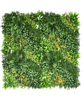 De Kunsthaag Limerence 100x100 cm UV is een vierkant paneel vol weelderige groene bladeren, varens en gele bloemtrossen, die van bovenaf gezien op een levendige kunstmatige plantenmuur lijken.