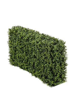 El seto artificial de boj UV 100x20x50 cm tiene un seto rectangular denso y verde sobre un fondo blanco liso.