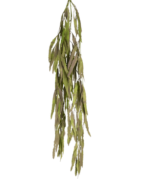 La planta colgante artificial Aloe Vera 102 cm tiene hojas verdes largas y estrechas con bordes dentados que caen sobre un fondo blanco liso.